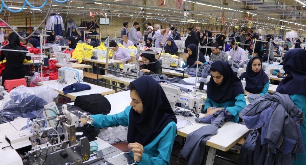 یک استادکار: صنف خیاطان ملایر معطل بازار بزرگ پوشاک است
