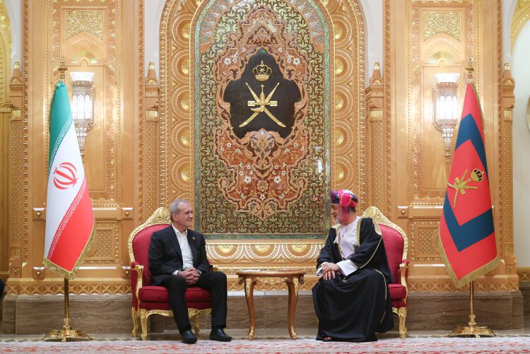 Pezeshkian würdigt Oman's konstruktive Rolle in indirekten Verhandlungen mit den USA