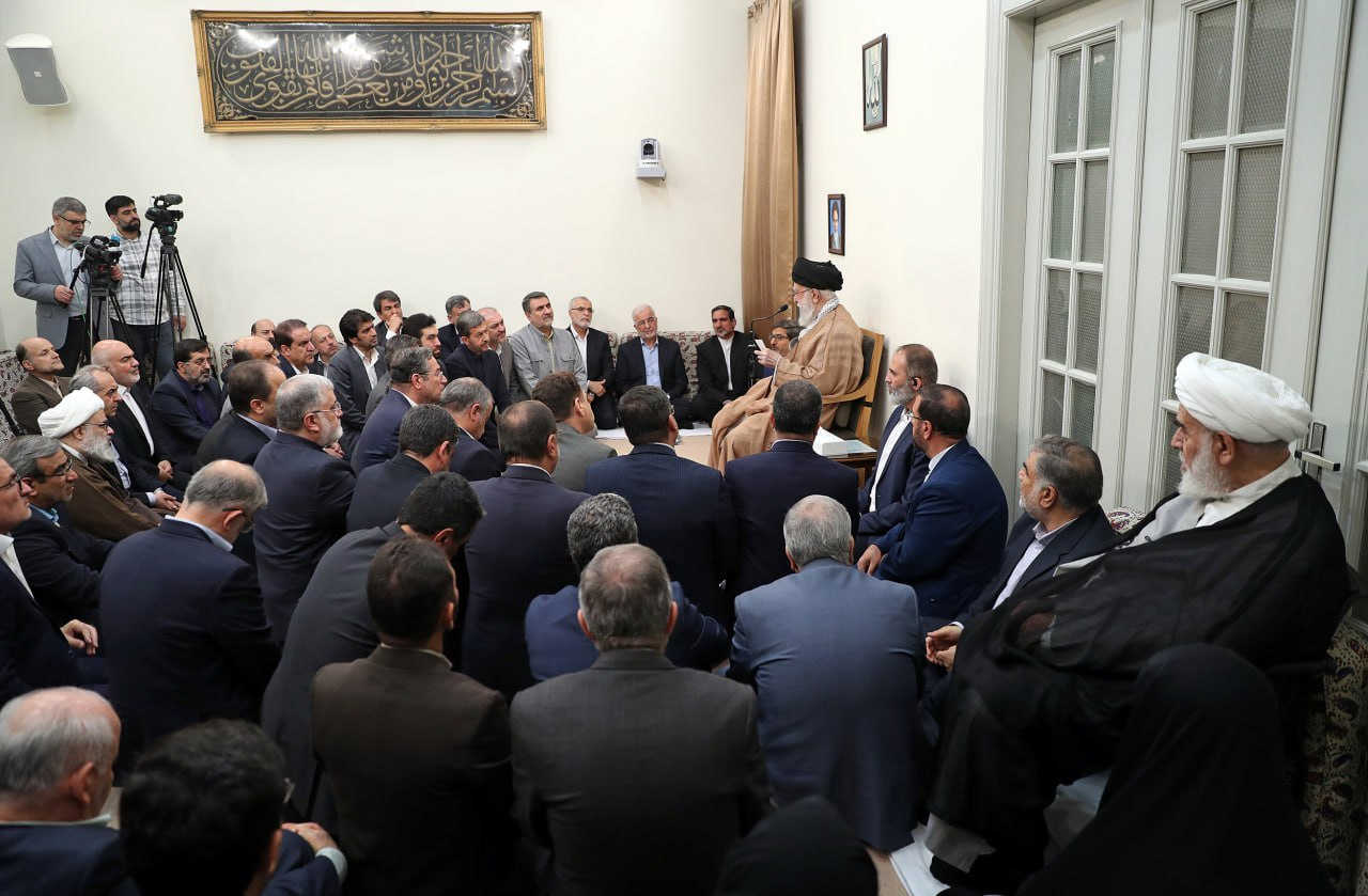 وزیر کشور و فرمانداران با رهبر انقلابی ملاقات کردند