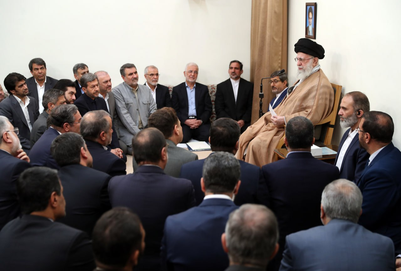 وزیر کشور و فرمانداران با رهبر انقلابی ملاقات کردند