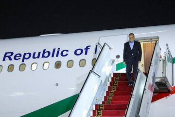 Pezeshkian regagne Téhéran après une visite officielle à Oman