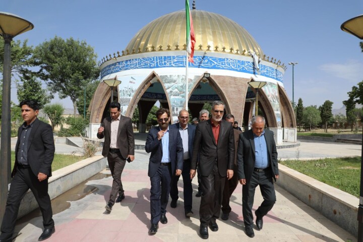 مدیرعامل ایرنا به مقام شامخ شهدای ایلام ادای احترام کرد