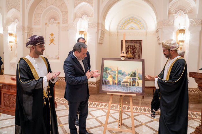 تمبر یادبود مشترک میان عمان و ایران رونمایی شد
