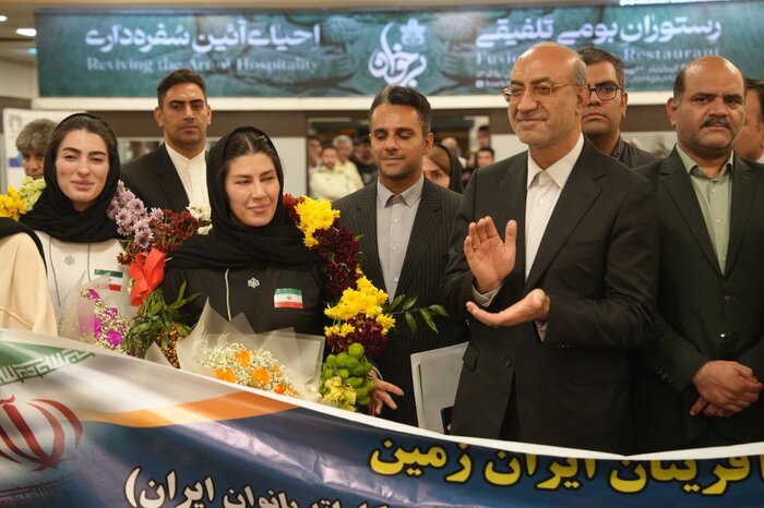 استقبال استاندار از بانوان افتخارآفرین کرمانشاهی در فرودگاه