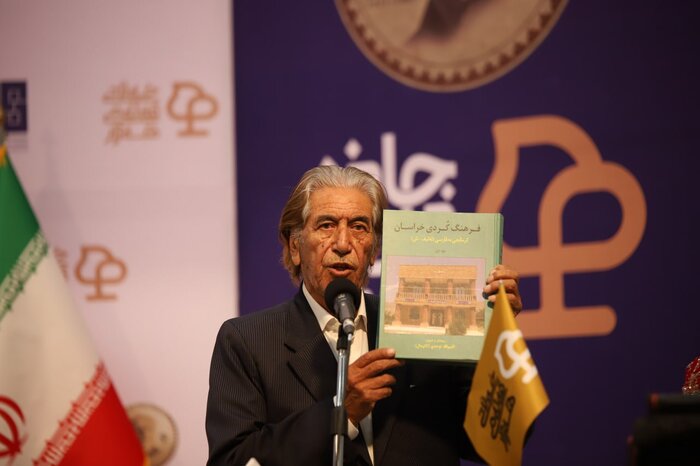 نویسنده کُرد: دولت از جشنواره جایزه قلم هه‌ژار حمایت کند