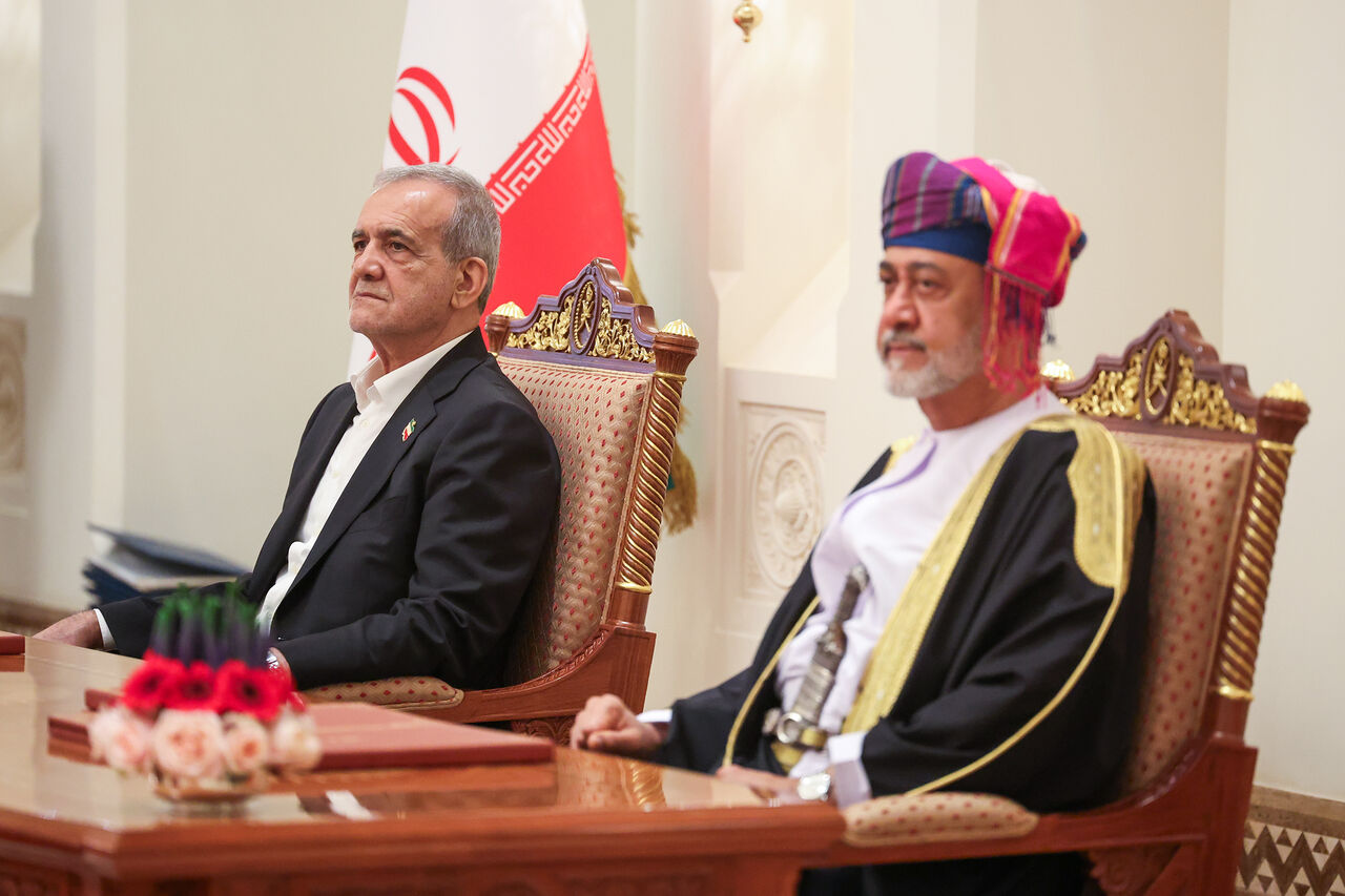 ایران اور عمان کا مشترکہ بیانیہ: دونوں برادر ممالک کی علاقائی اور بین الاقوامی ہماہنگی جاری رہے گی