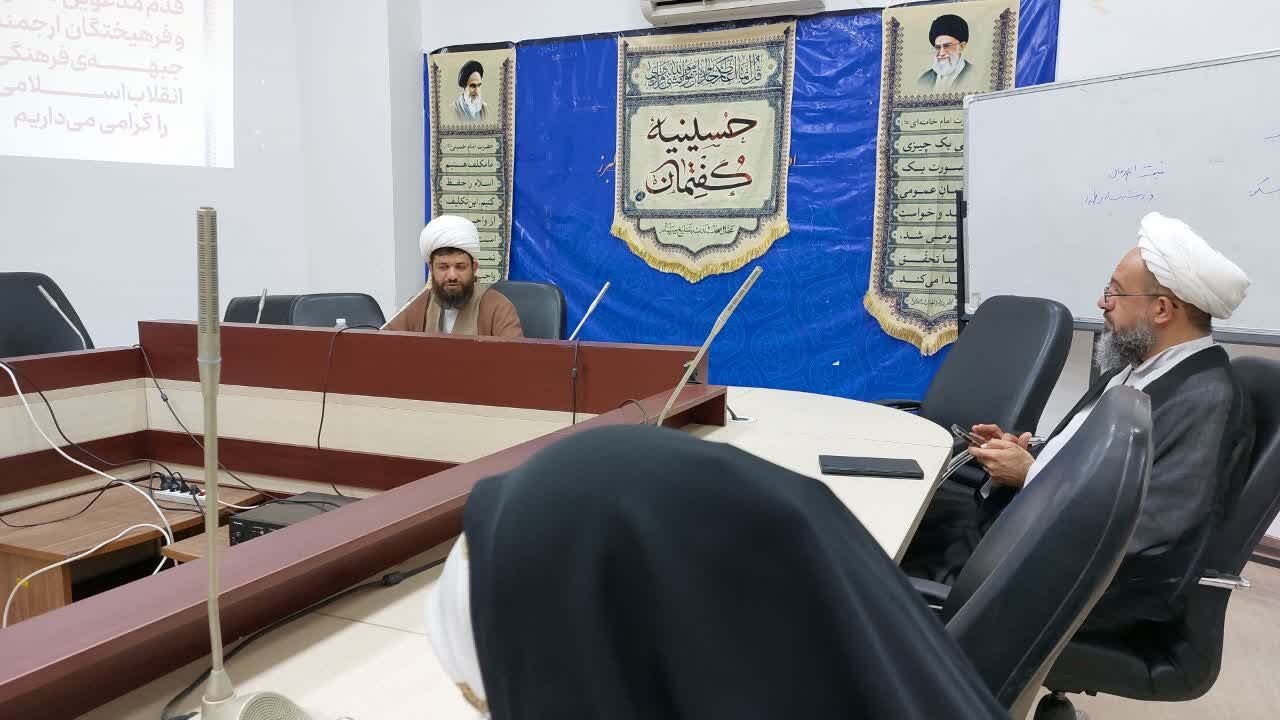 استاد حوزه و دانشگاه: تکیه بر راهبرد مردمی راهکار برون رفت از مشکلات است
