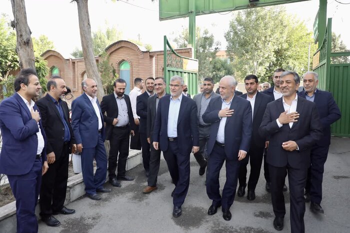 گلباران گلزار شهدای چهارصد دستگاه کرج با حضور  معاون رییس جمهور