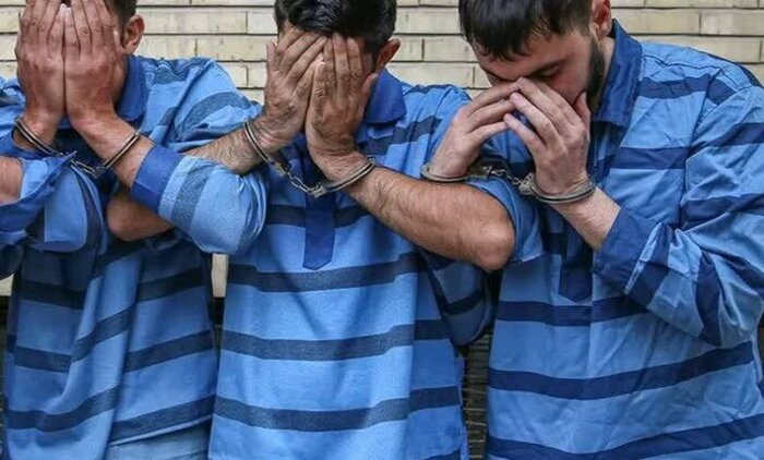 عوامل سنگ پرانی به کامیونها در نکا دستگیر شدند