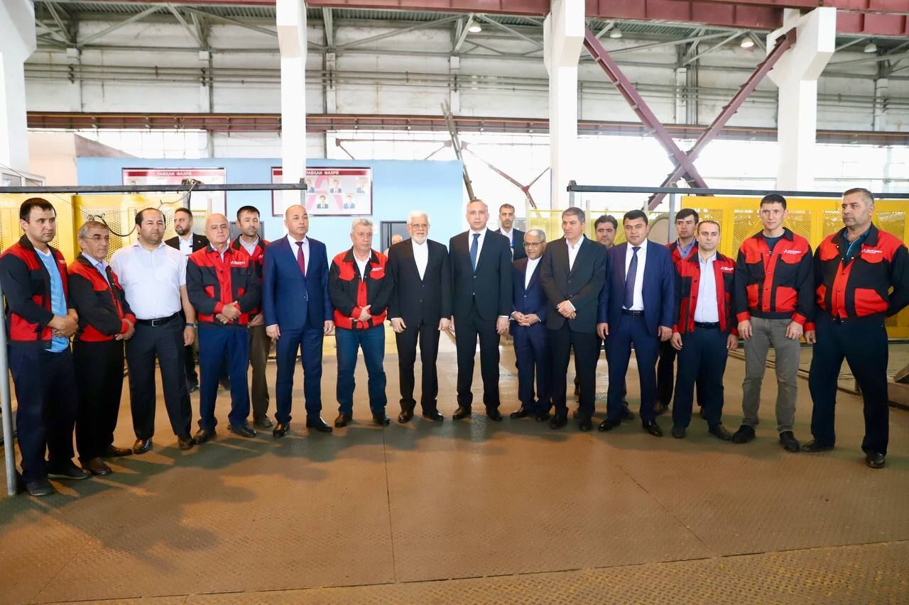 ایران کے نائب صدر کا دوشنبہ کے ایک صنعتی کمپلیکس کا دورہ، نجی شعبے میں ایران اور تاجکسستان کے درمیان تعاون پر زور ایران کے نائب صدر کا دوشنبہ کے ایک صنعتی کمپلیکس کا دورہ، نجی شعبے میں ایران اور تاجکسستان کے درمیان تعاون پر زور