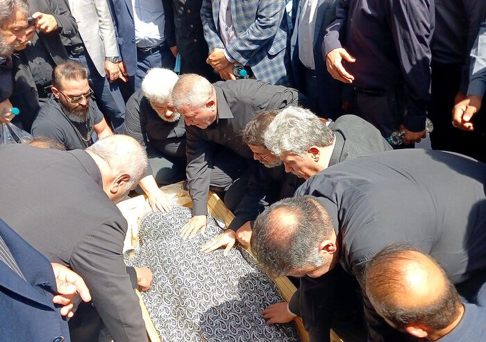 فیلم | احمد هاشمی رافسانجانی در حرم پیامبر عبدالعزیم دفن شد (AS)