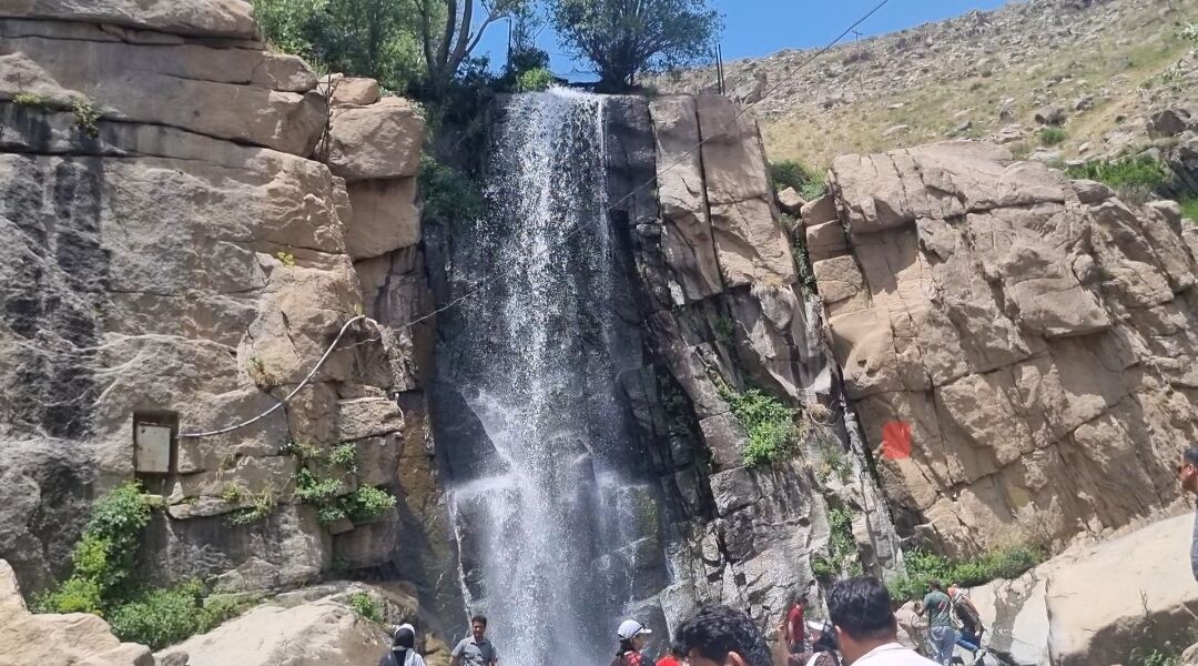 فیلم| همدان، مقصدی برای فرار از گرما