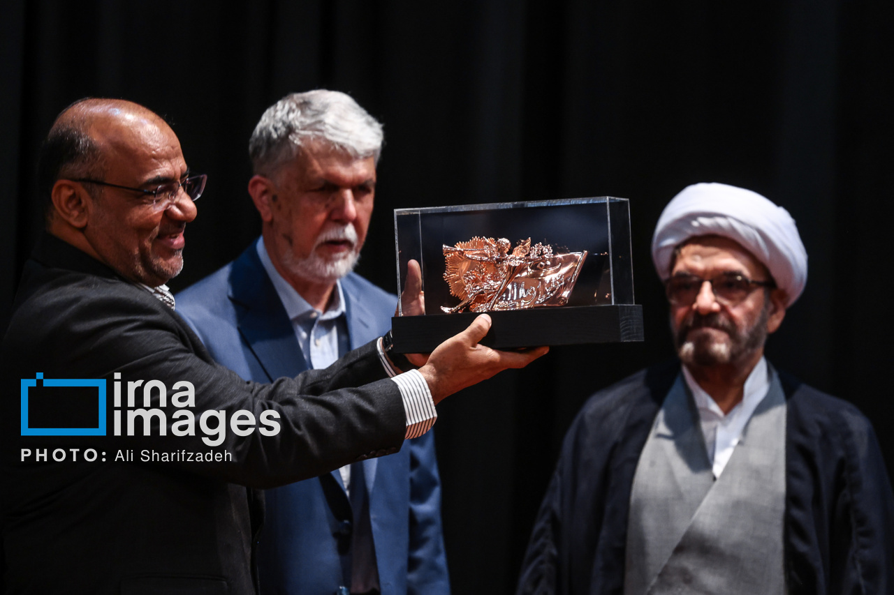 روزنامه «اطلاعات» آرام و دور از حزب‌گرایی عمل کرده است
