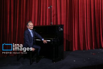 شهداد روحانی: هنرمندان با آثارشان با ابتذال هنری مقابله کنند/رونمایی از «پیتر و گرگ»