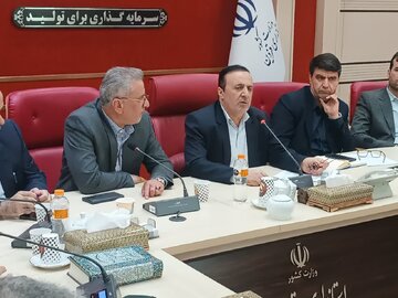 استاندار: تیم شمس آذر قزوین باید سرپا بماند