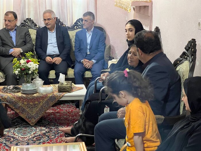 شهید محیط‌زیست، قهرمان گلستان؛ استاندار در کنار مادر داغدیده