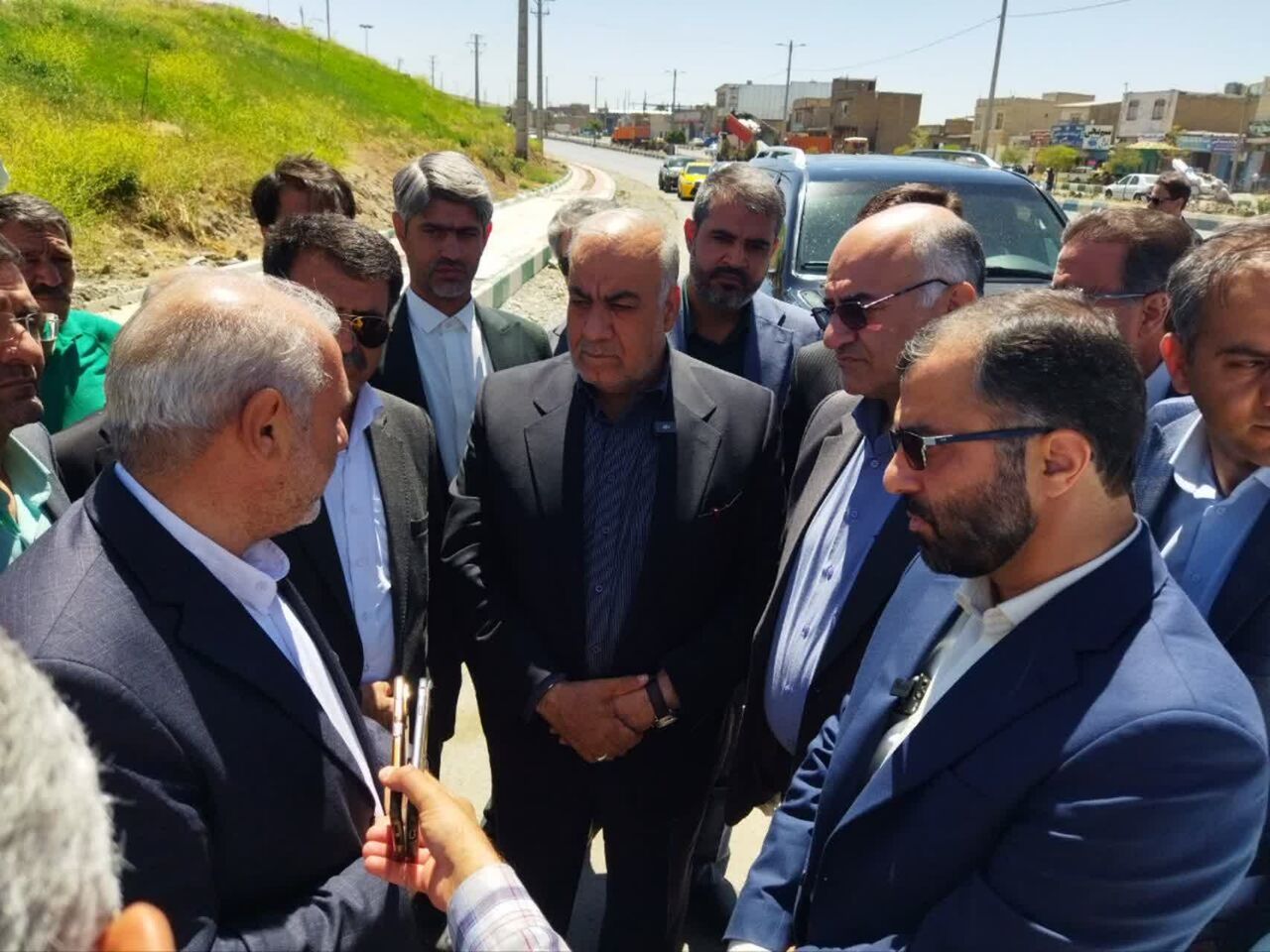 بازدید معاون وزیر راه و شهرسازی از پروژه آسفالت کمربندی بروجرد