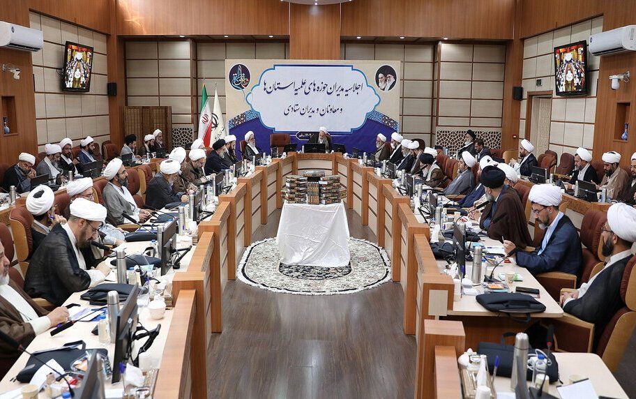 حوزه‌های علمیه برای خدمت به جامعه اقتضائات روز را در نظر بگیرد
