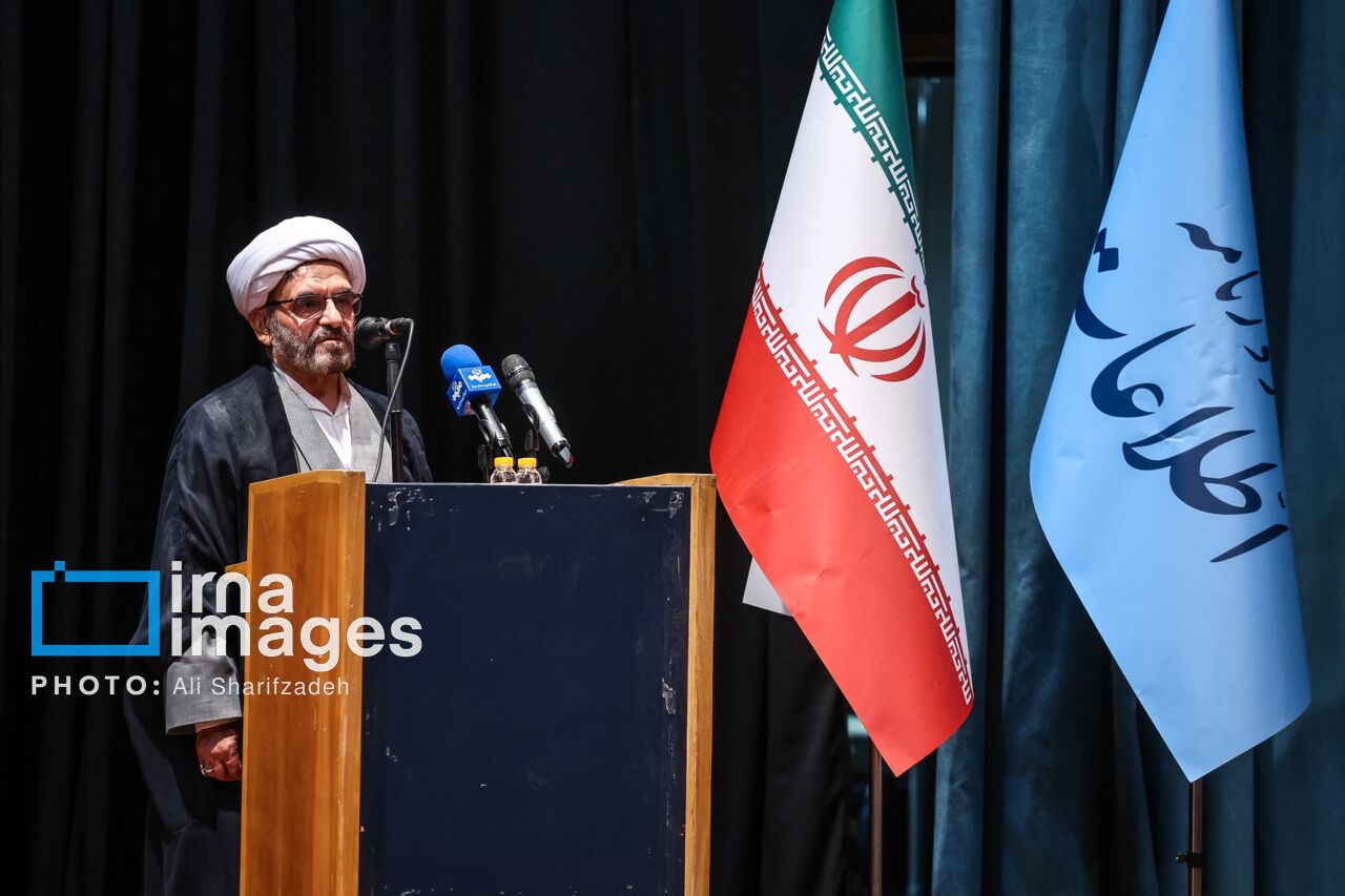 روزنامه «اطلاعات» آرام و دور از حزب‌گرایی عمل کرده است