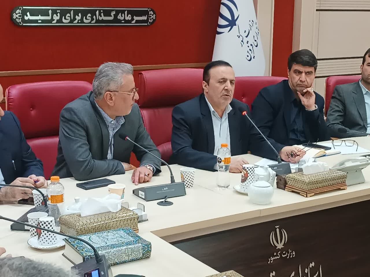 استاندار: تیم شمس آذر قزوین باید سرپا بماند