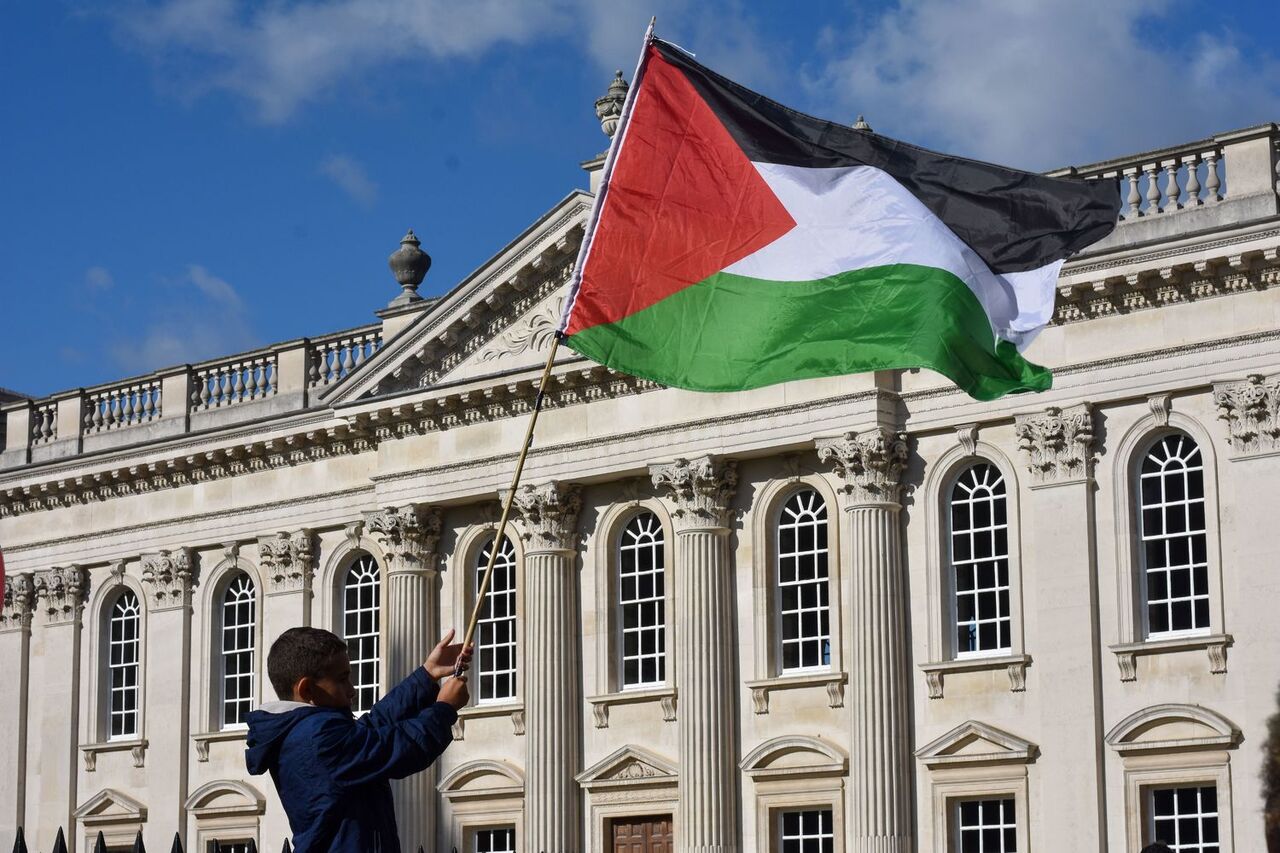 خروش دوباره دانشجویان حامی فلسطین در انگلیس/ تاکید بر قطع همکاری با شرکت‌های همدست اسرائیل