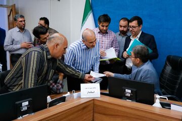 وعده‌های دولت وفاق در آستانه عمل طی ملاقات مردمی استاندار اصفهان