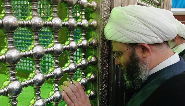 حضور رئیس وکارکنان سازمان تبلیغات اسلامی در حرم امام خمینی ره + فیلم