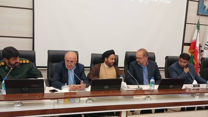 مشارکت برخی شهروندان در عملیات اطفای حریق جنگل های گچساران ستودنی است