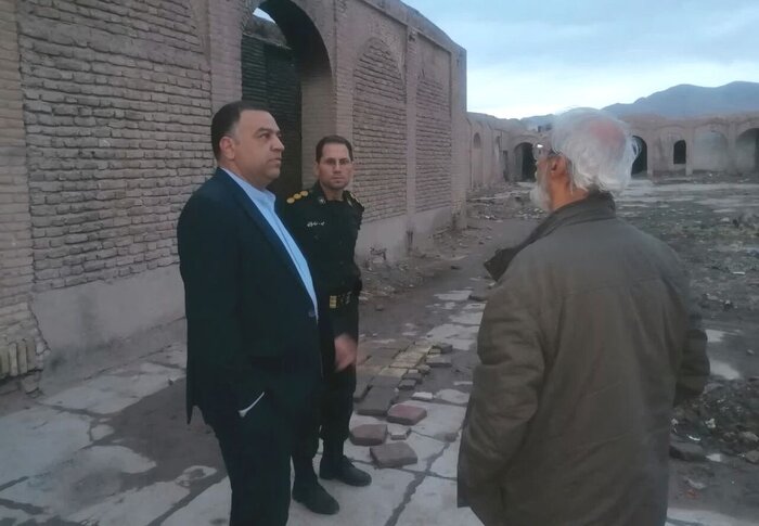 بنای ۱۰۰ ساله بیمارستان مرسلین کرمان در کما