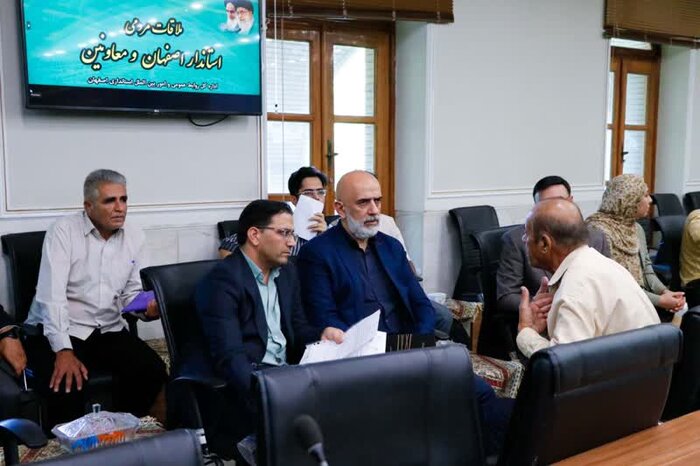 وعدههای دولت وفاق در آستانه عمل طی ملاقات مردمی استاندار اصفهان