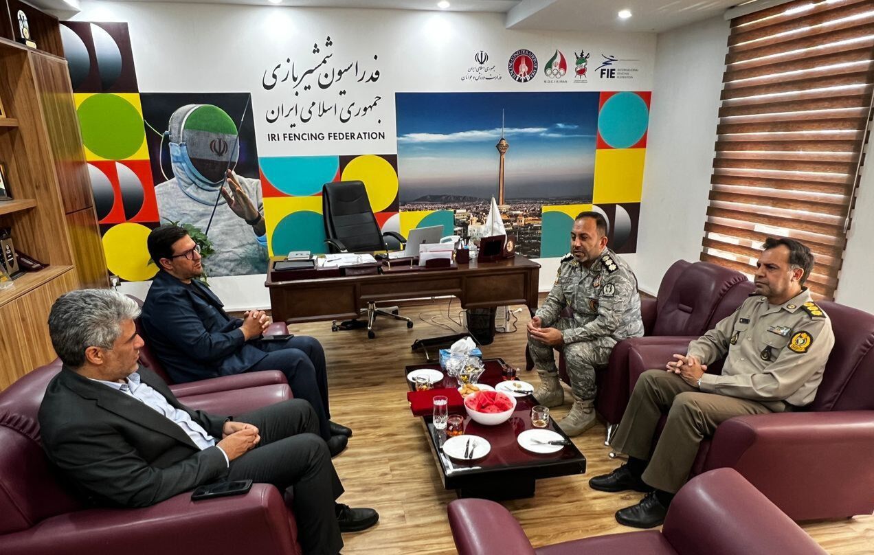 نشست مشترک رئیس فدراسیون شمشیربازی با مسئولان وزارت دفاع