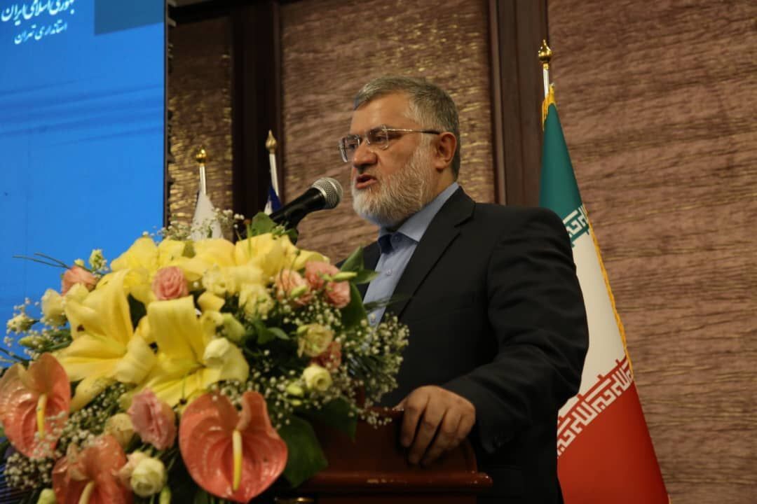 استاندار تهران: صادرات، مسیر کاهش محدودیت‌های اقتصادی است