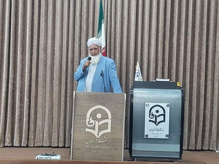روحانی اهل سنت گلستان: امام (ره) به ملت ایران عزّت داد