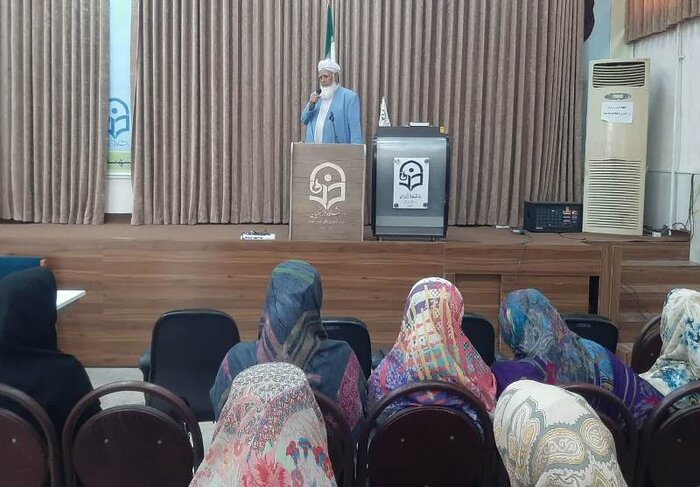 روحانی اهل سنت گلستان: امام (ره) به ملت ایران عزّت داد