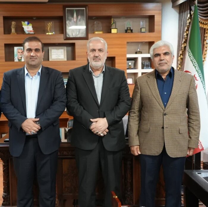 وزیر نیرو: دولت از ایجاد نیروگاه‌های خورشیدی توسط بخش خصوصی حمایت می‌کند