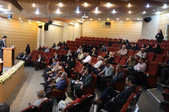 نشست تاریخ یزد/ دستگاه زمان سنجی مدرسه رکنیه بازخوانی شد