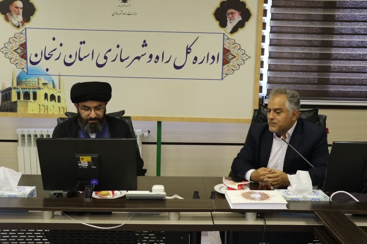 امام جمعه زنجان: خدمات نظام به صورت شفاف برای مردم بیان شود