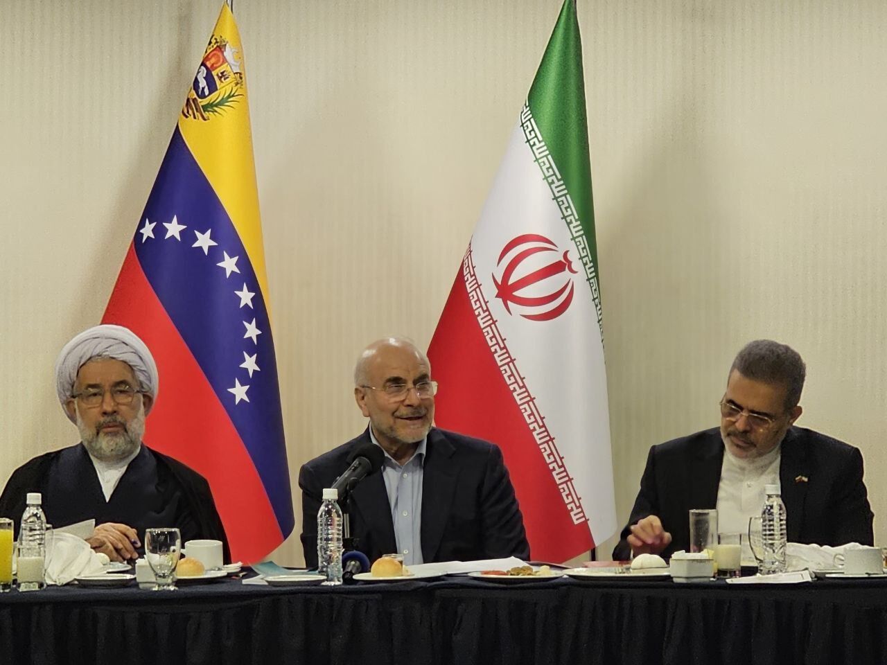 قالیباف: صلح‌جویان و حق‌طلبان از آزادی‌خواهی ملت‌ها دفاع کنند