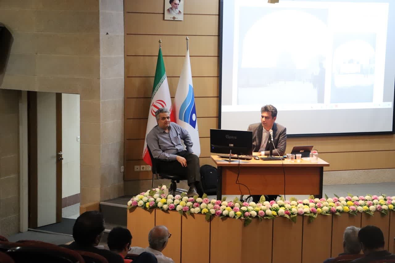 نشست تاریخ یزد/ دستگاه زمان سنجی مدرسه رکنیه بازخوانی شد