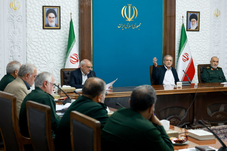 پزشکیان: تجمیع ظرفیت‌های دولت و بسیج، زمینه‌ساز تحولی عمیق در شیوه خدمت‌ رسانی خواهد بود