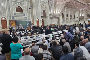 حضور پرشور دلدادگان امام راحل در حرم مطهر بنیانگذار جمهوری اسلامی +فیلم