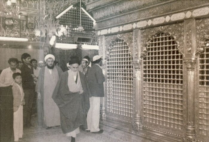 Bir Millətin Yası: İmam Xomeyninin Əbədi Səfəri