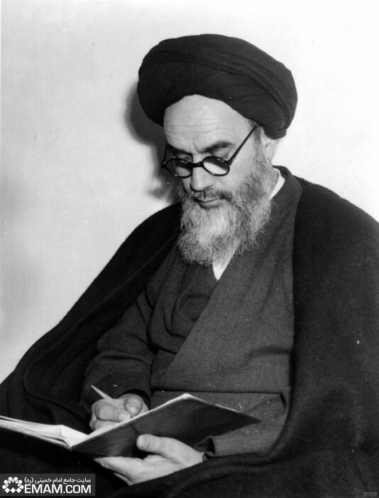 Bir Millətin Yası: İmam Xomeyninin Əbədi Səfəri
