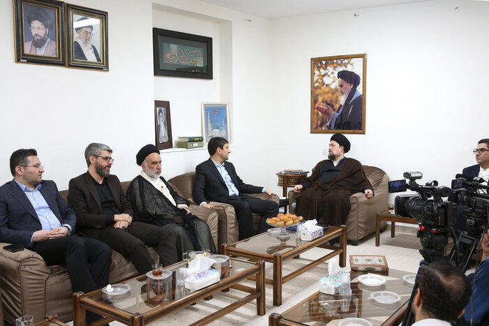 رونمایی از پویش کتاب روحالله/تجدید میثاق وزیر ارتباطات با آرمانهای امام راحل