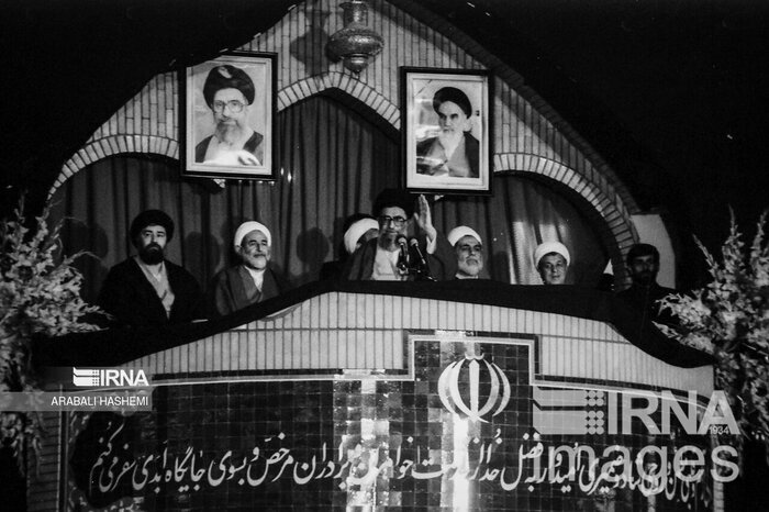 Der Revolutionsführer bei 35 Zeremonien zum Jahrestag des Ablebens von Imam Khomeini (ra)