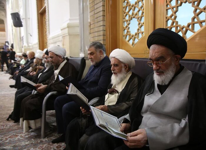 آیین سالگرد امام خمینی در حرم حضرت معصومه (س) برگزار شد