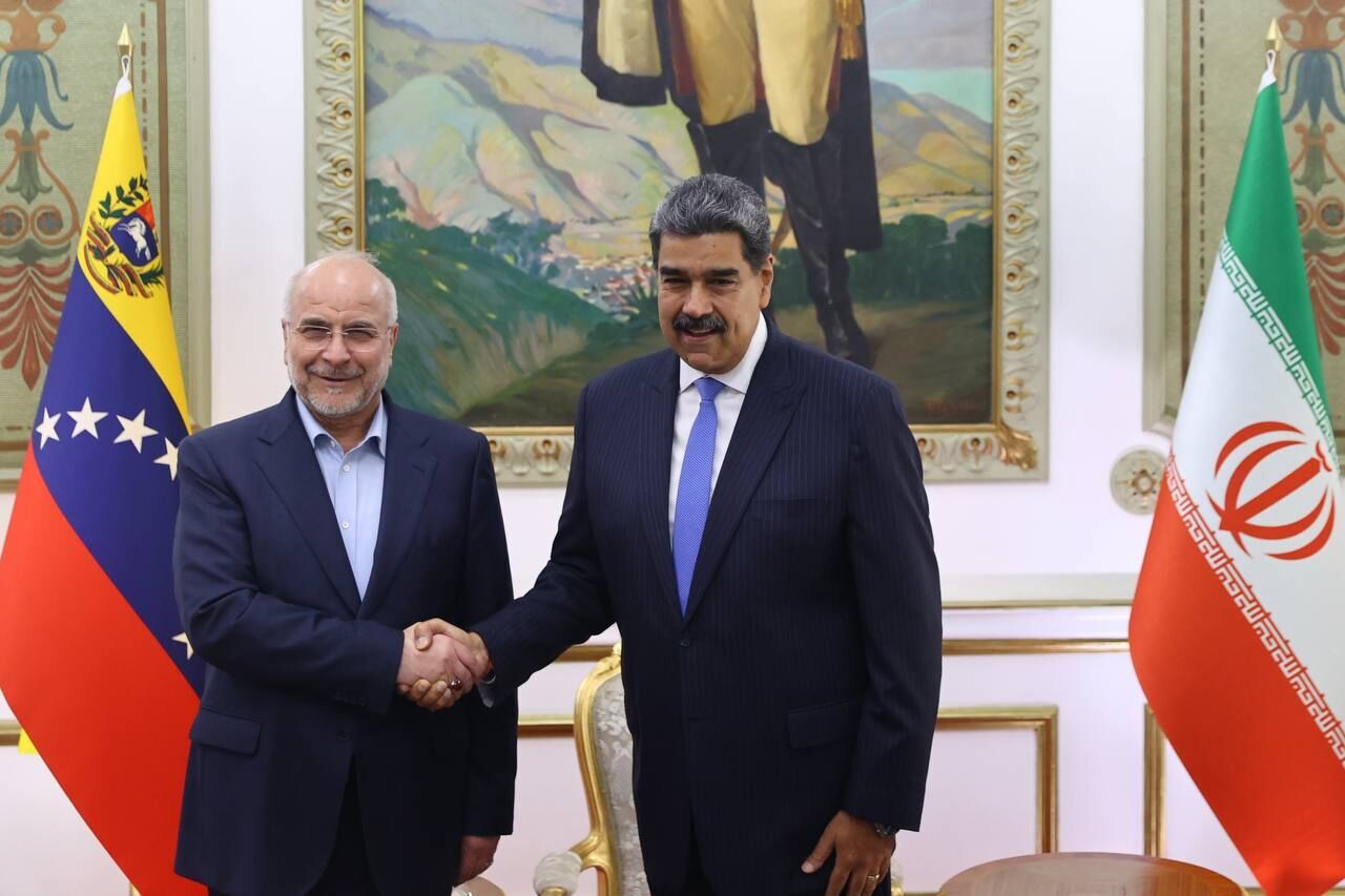 Iranischer Parlamentspräsident trifft Venezuelas Präsident Nicolás Maduro 