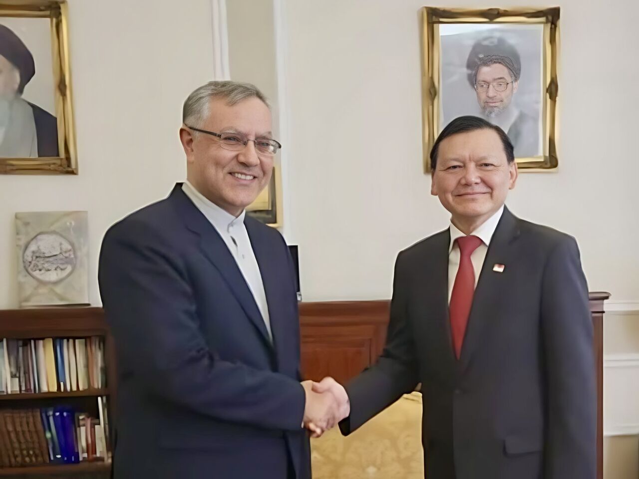 گسترش همکاری‌های دریایی و هوانوردی محور دیدار نمایندگان ایران و سنگاپور در لندن