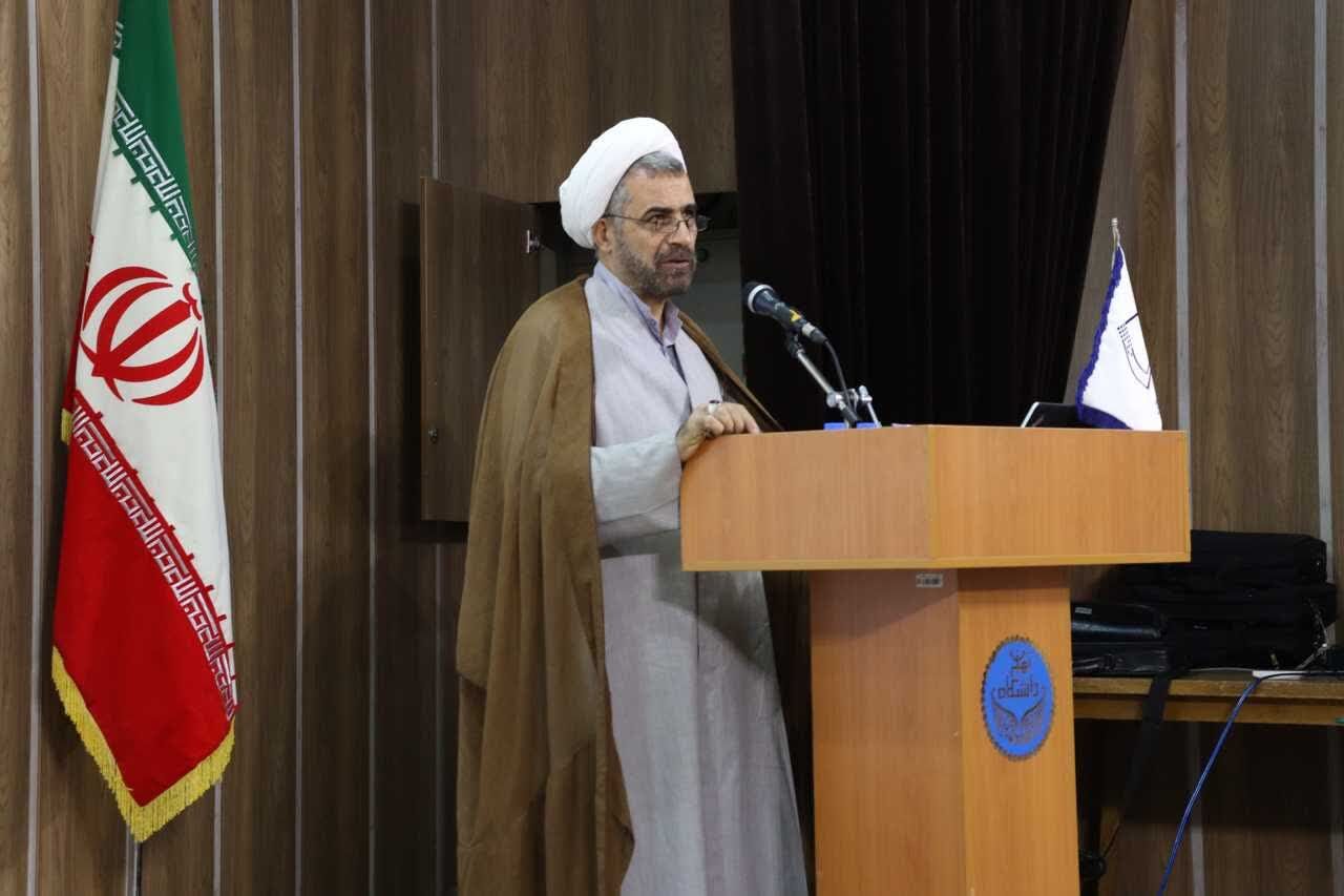 رئیس کتابخانه مرکزی : مرکز کامپیوتری نور، داده‌های ارزشمند اسلامی را سازماندهی کرد
