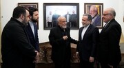 Irans Außenminister besuchte die Familie des Märtyrers Seyyed Hassan Nasrallah